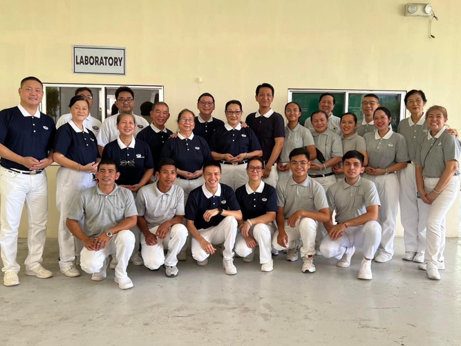 Tzu Chi Zamboanga volunteers take a group photo with Davao volunteers. 【Photo by Tzu Chi Zamboanga】