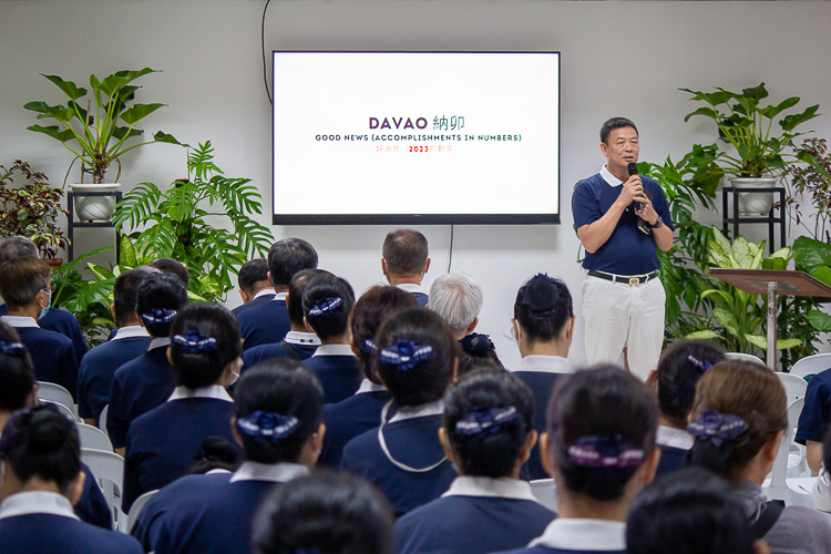 Volunteers take turns sharing the achievements, milestones, and challenges of their respective districts and provincial chapters. 【Photo by Marella Saldonido】