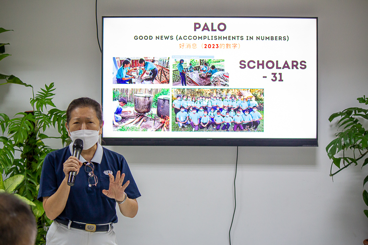 Volunteers take turns sharing the achievements, milestones, and challenges of their respective districts and provincial chapters. 【Photo by Marella Saldonido】