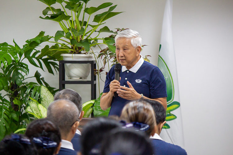 Tzu Chi Bohol volunteer Joven Uy discussed the initiatives taken by his chapter to provide education, and eventually jobs, to Bohol’s poor but deserving youth. “Education is the great equalizer,” he said. 【Photo by Marella Saldonido】