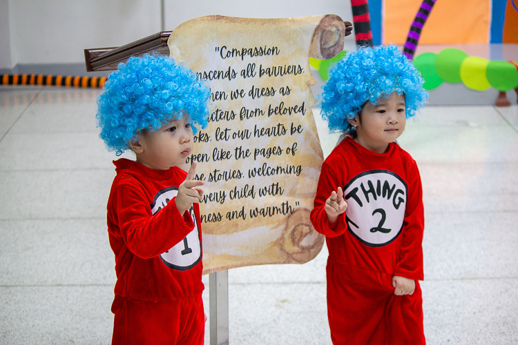 Students dress up as Thing 1 and Thing 2 from Dr. Seuss’s The Cat in the Hat book. 【Photo by Marella Saldonido】