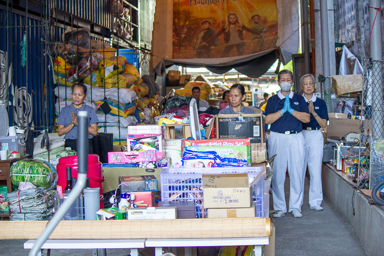 Tzu Chi volunteers and staff join in the prayer dedicated to the victims of the magnitude 7.4 earthquake in Taiwan last April 3. 【Photo by Marella Saldonido】