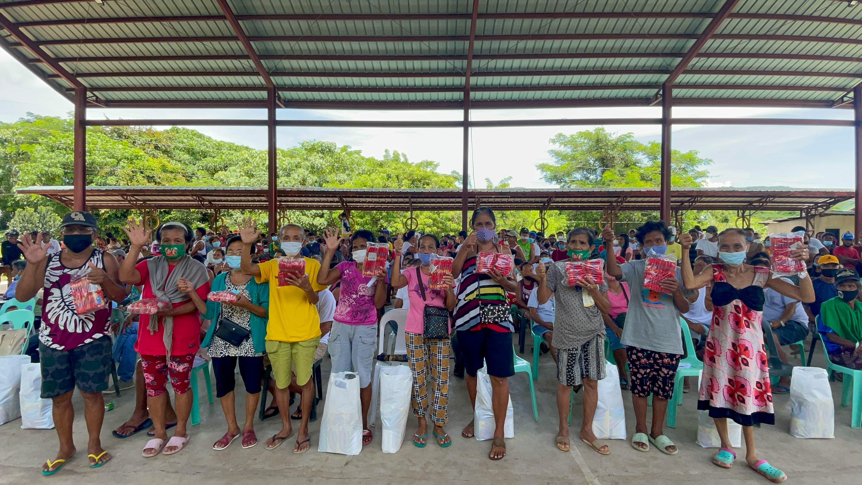 For Tzu Chi photographer Matt Adrian Serrano, coverages like this rice relief distribution for earthquake victims at Layugan, Bucay, Abra, in August 2022, are appreciated by beneficiaries. “We may not help them financially but our presence and what we do in Communications is a form of help.”【Photo by Matt Serrano】