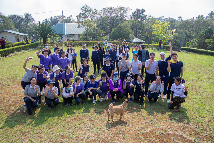 Tzu Chi Youth Philippines and Fostering Education & Environment for Development, Inc. (FEED) team up in the tree-planting project “Project Three for Tree (343)” on October 8 at the UP Laguna Quezon Land Grant in Siniloan, Laguna. 【Photo by Marella Saldonido】