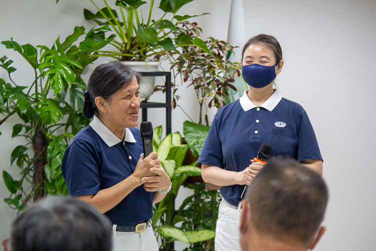 For Tzu Chi Cebu volunteer Helen Tan (left), a gathering like the Tzu Chi conference reveals “each one’s strong points that we can emulate. In a way, we also find ourselves and where we can move forward.” 【Photo by Marella Saldonido】