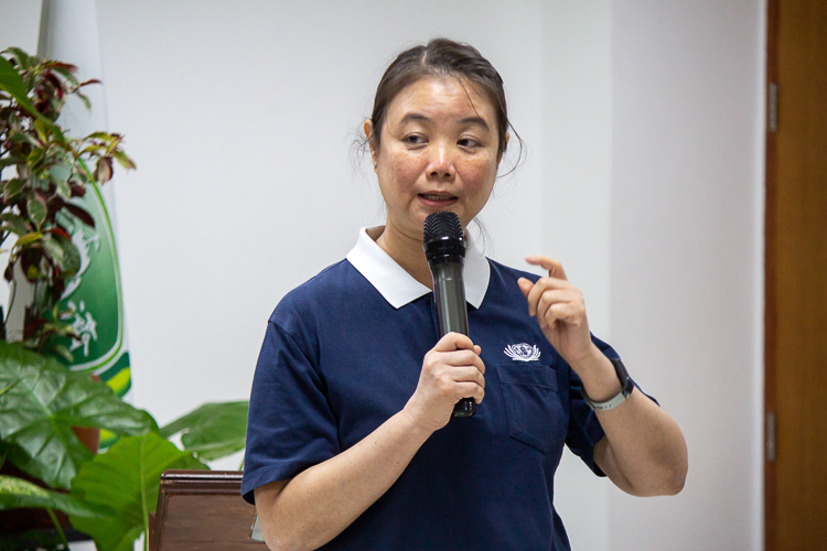“You can see everybody is working together, really actively working. And they’re very enthusiastic in hoping that Tzu Chi Philippines will move forward,” says Tzu Chi Cebu volunteer Marietta Uy. 【Photo by Marella Saldonido】