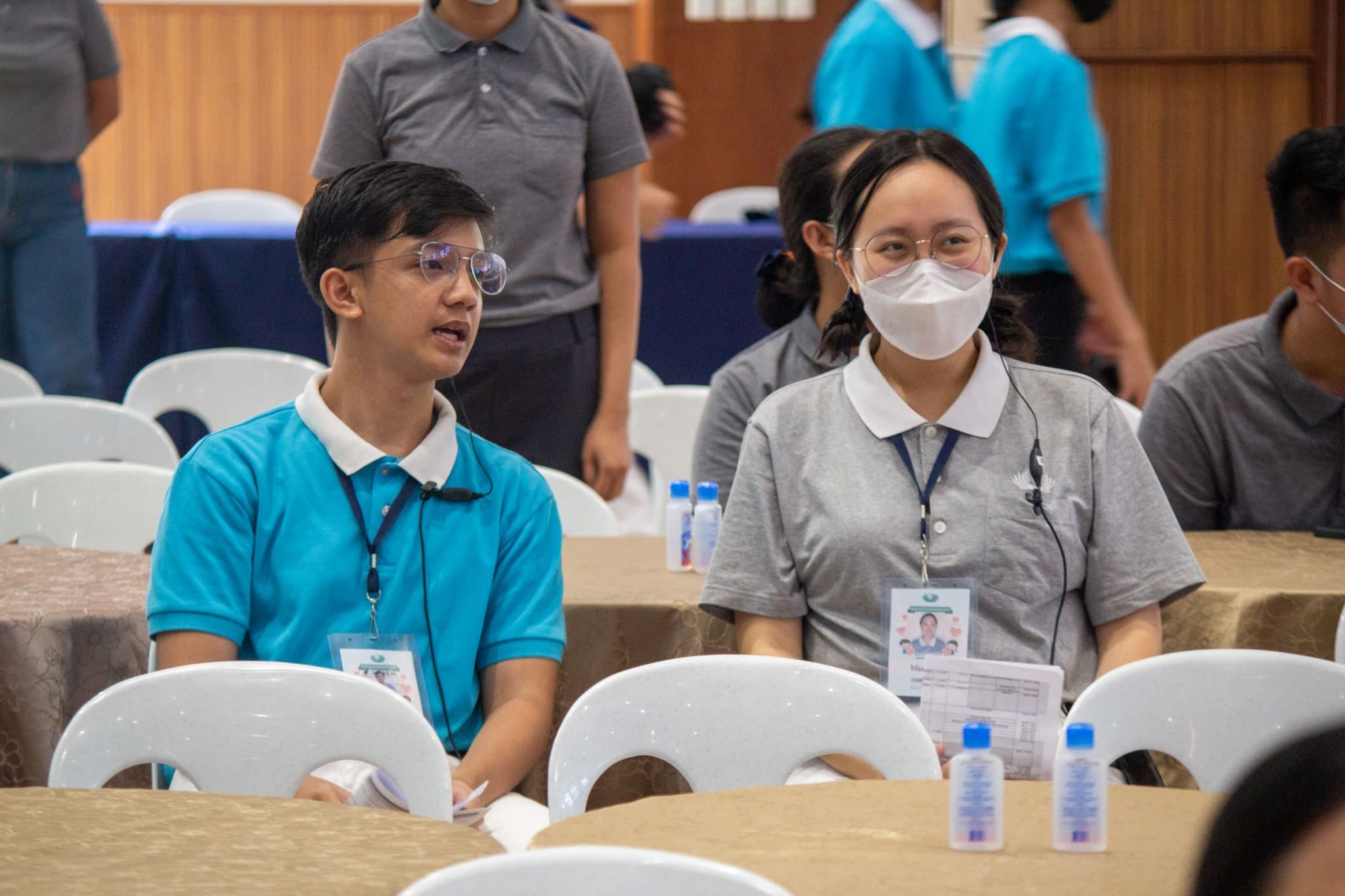 Scholar camp head Jefferson Aguilar shares a moment with fellow camp head Miaolin Li. 【Photo by Marella Saldonido】