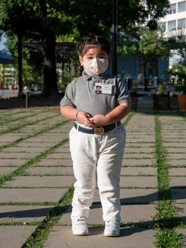 Decked in her Tzu Chi volunteer uniform, Sephora Hung proves that showing kindness and compassion is possible at any age. 【Photo by Daniel Lazar】