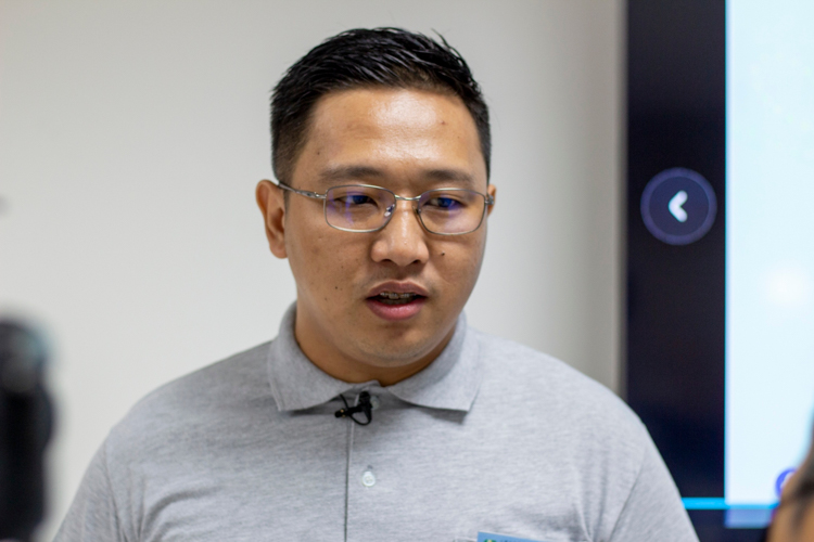 “It feels better to give than to receive,” says Leo Villanueva. “Tzu Chi didn’t just help me; it gave me the experience of being able to help others.” 【Photo by Matt Serrano】