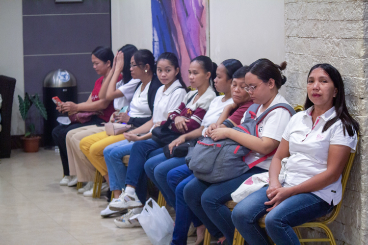 Scholar-applicants and their parent and guardians wait anxiously for their turn at a panel interview with Tzu Chi volunteers. 【Photo by Marella Saldonido】