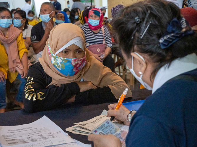 Many Muslim patients were accommodated in the 262nd medical mission in Isulan, Sultan Kudarat. 【Photo by Matt Serrano】