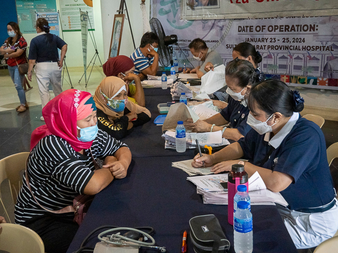 Many Muslim patients were accommodated in the 262nd medical mission in Isulan, Sultan Kudarat. 【Photo by Matt Serrano】