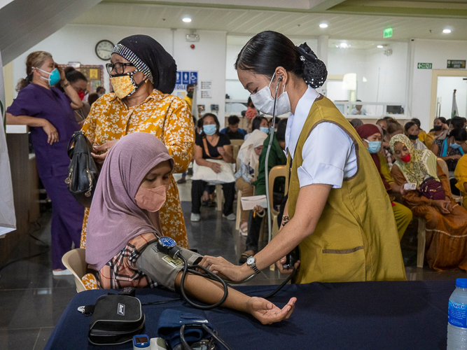 Many Muslim patients were accommodated in the 262nd medical mission in Isulan, Sultan Kudarat. 【Photo by Matt Serrano】