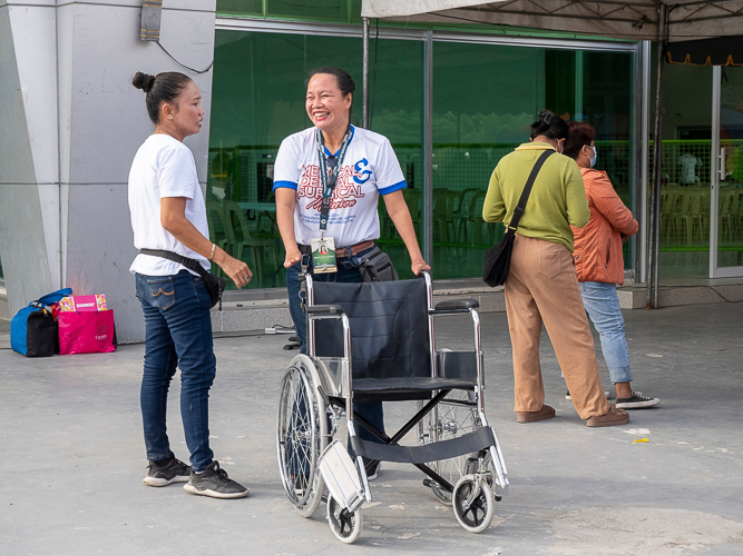 Nene shares a bright smile to everyone as she fulfills her duties. 【Photo by Matt Serrano】