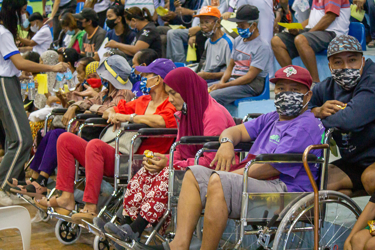 Patients of all ages and from all walks of life availed of the free quality medical services offered by Tzu Chi’s 262nd medical mission from April 4 to 6 in Isulan, Sultan Kudarat. At the end of the three-day event, Tzu Chi’s volunteer doctors attended to 4,348 patients and performed 70 surgeries.【Photo by Marella Saldonido】