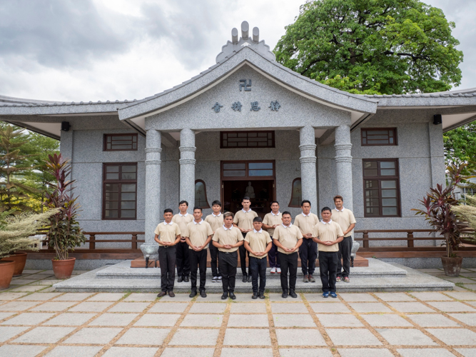 Twelve of the 13 Batch 8 RAC scholars pose for a photo before the Jing Si Abode, concluding their campus tour. 【Photo by Matt Serrano】