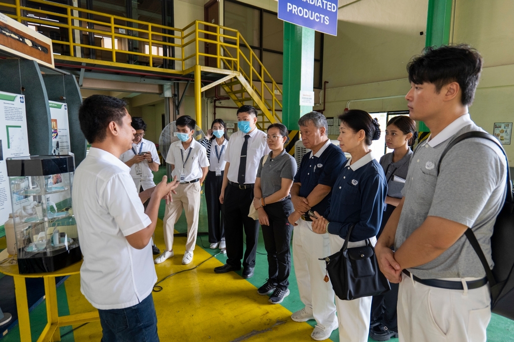 Second from left: Chemical engineer Ace Angeles, Tzu Chi Partnerships Officer Clifford Co, Tzu Chi Program Officer Lineth Brondial, along with Tzu Chi volunteers Johnny Kwok, Woon Ng, and David Weng listen to the explanation of how Irradiation works at the DOST-PNRI Electron Beam Irradiation Facility (EBIF).