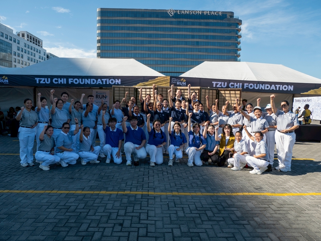 Tzu Chi volunteers cheer after achieving their goals for this year’s Earth Day Run.