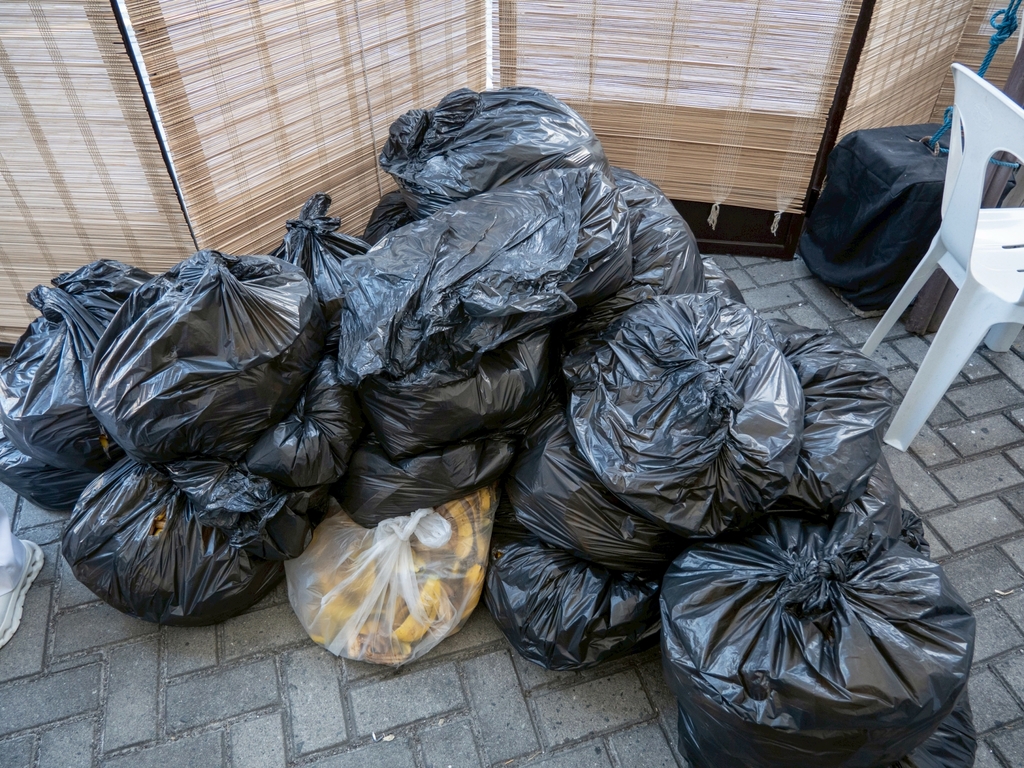 Trash collected from Runrio’s Galaxy Earth Day Run 2025 will be brought to Tzu Chi, where it will be clean, sorted, recycled, and upcycled. Banana peels will be turned into compost or included as part of the ingredients for bio-enzyme, a multi-purpose, chemical-free cleanser and fertilizer. 