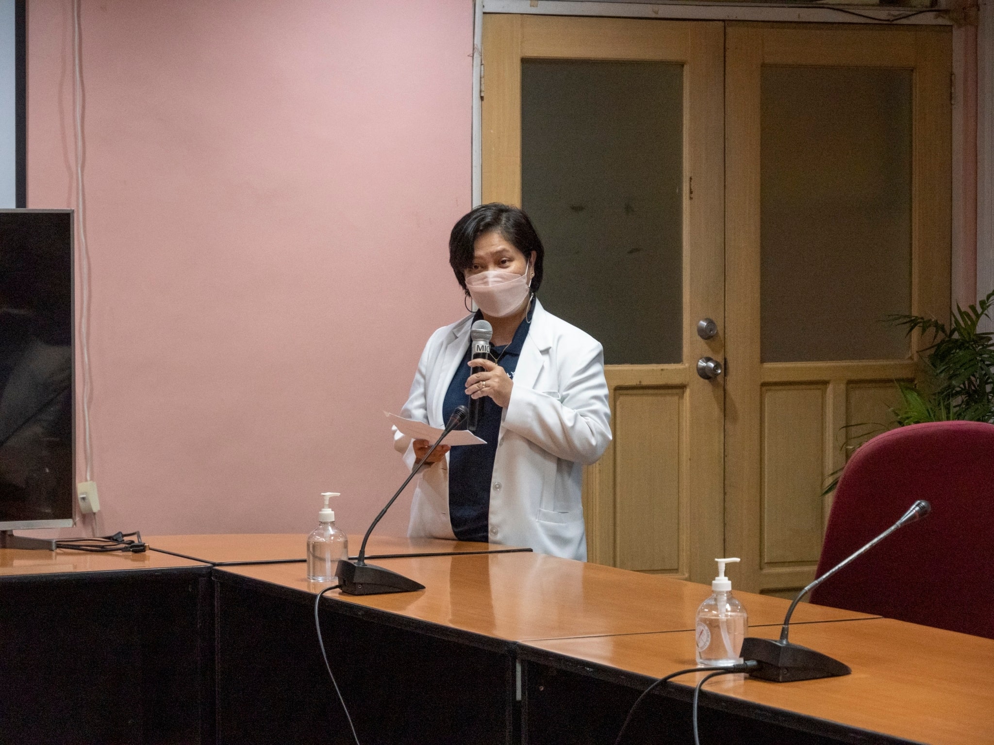 "They explained to us that it is the daily practice of giving that is promoted by the members, and this is to relieve suffering and give compassionate care to others," says Dr. Ma. Teresa Tricia Bautista, who had the opportunity to visit Tzu Chi headquarters in Taiwan and meet Dharma Master Cheng Yen in the early 2000s.【Photo by Matt Serrano】