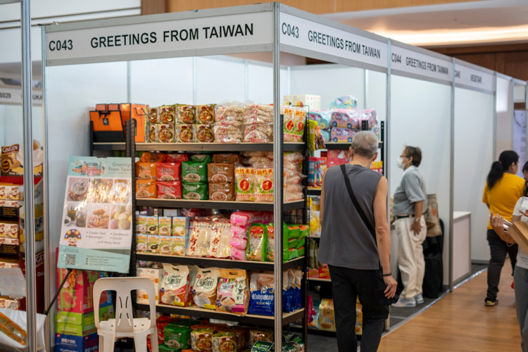 Guests enjoyed exploring the booths and goods offered by Fiesta Verde 2024's 92 exhibitors.