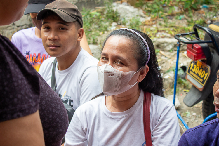 Members of the Blind Republic Philippines begin to arrive at their small gathering.  【Photo by Marella Saldonido】