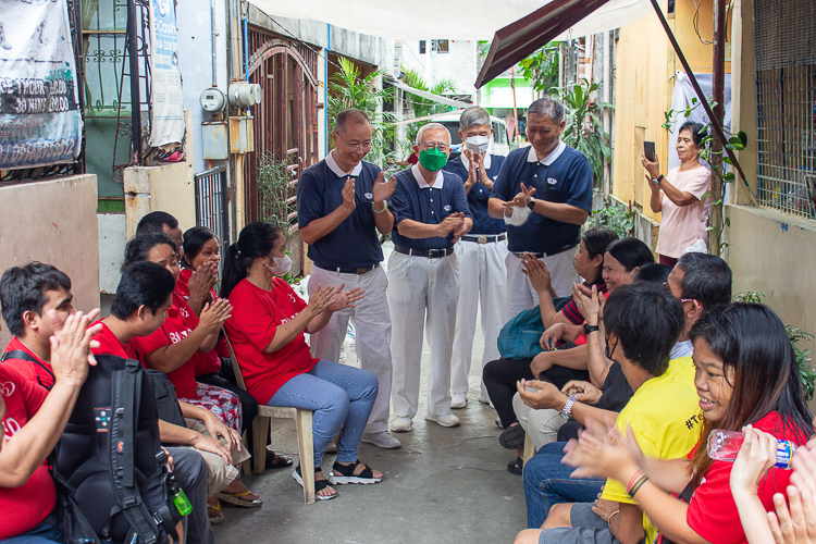 The group of blind street singers and massage therapists sing Christmas songs to start the joyous celebration.  【Photo by Marella Saldonido】