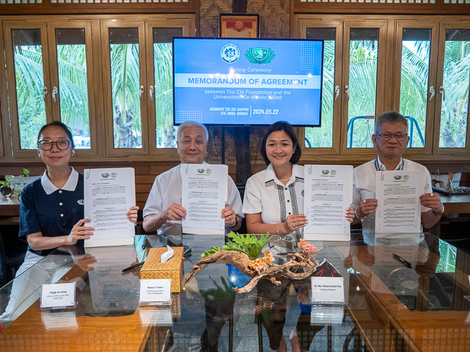 From left to right: Tzu Chi Philippines Deputy CEO Peggy Sy Jiang, Tzu Chi Philippines CEO Henry Yuñez, Universidad de Manila (UDM) President Dr. Ma. Felma Carlos-Tria, and Vice President for Academic Affairs Dr. Ronald Herrera.