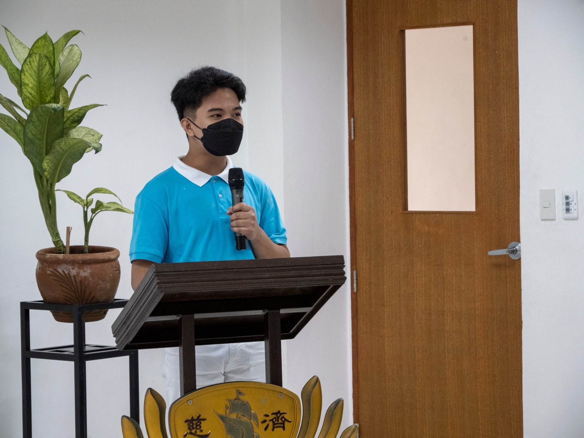 Pamantasan ng Lungsod ng Maynila (PLM) student Mark Vincent Dayang shares how Tzu Chi provided aid to his family through the years—starting in 2007 when his father received medical assistance from Tzu Chi due to a vehicular accident, to becoming a scholar of the educational assistance program in 2010. “My family’s life has changed because of Tzu Chi’s help,” says Dayang.