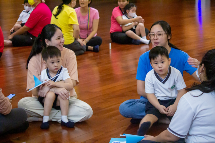 For Nancy Uy, the sportsfest was also an opportunity to bond with the other parents and get to know them better. 【Photo by Marella Saldonido】