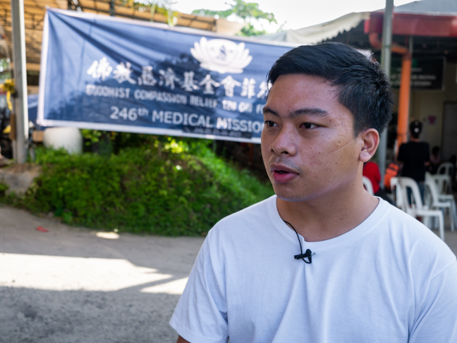 “I was really not expecting this kind of service. I am very impressed and proud of Tzu Chi because you don’t only help people, you also inspire them to persevere in life. You give opportunity for everyone,” marvels Nathaniel Glenn Gupana, a 22-year-old Multimedia Arts student from the University of Mindanao who availed of free hernia surgery at Tzu Chi’s surgical mission. 【Photo by Daniel Lazar】