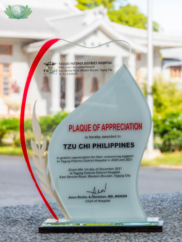 Tzu Chi Foundation was recognized “for their unwavering support to Taguig Pateros District Hospital.” 【Photo by Kendrick Yacuan】