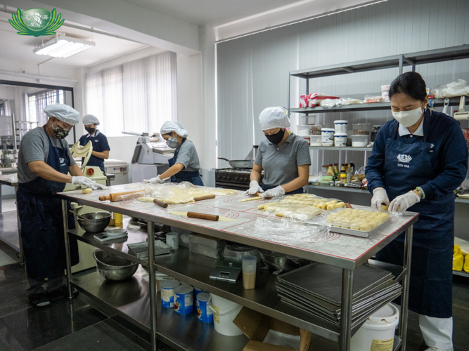 In charge of Tzu Chi’s bakery, Olga Vendivel (far right) tries to come up with unique artisanal breads to help raise funds for the foundation’s various causes. 
