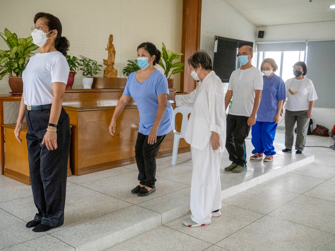 Tzu Chi’s Zhineng Qigong (智能氣功) classes accommodate a minimum of 15 students. 