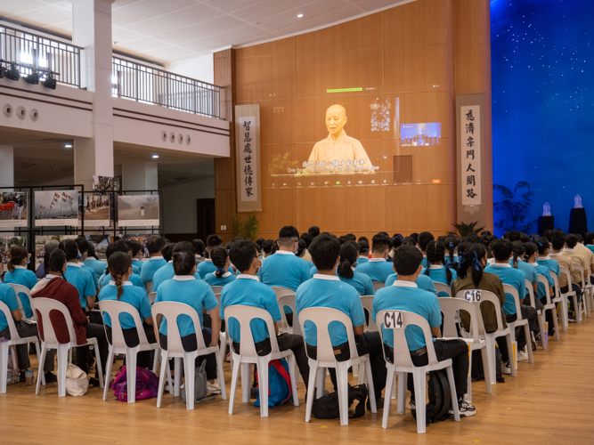 Tzu Chi scholars watch a video of Dharma Master Cheng Yen during Humanity Class at the Jing Si Auditorium. 【Photo by Matt Serrano】