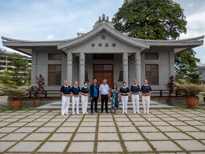 Tzu Chi volunteers lead Bicol University officials in a tour of the Buddhist Tzu Chi Campus. 【Photo by Matt Serrano】