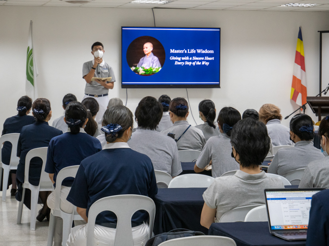 Volunteer Kinlon Fan was one of the facilitators of Tzu Chi’s training class in English. 【Photo by Matt Serrano】