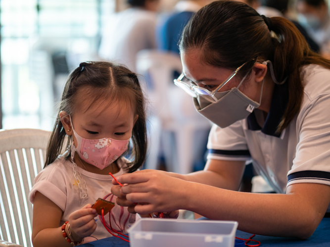 Teacher MJ interacting with student during the open house【Photo by Daniel Lazar】