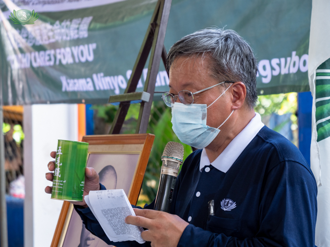 Volunteer Johnny Kwok talking about Tzu Chi and paying it forward.【Photo by Daniel Lazar】
