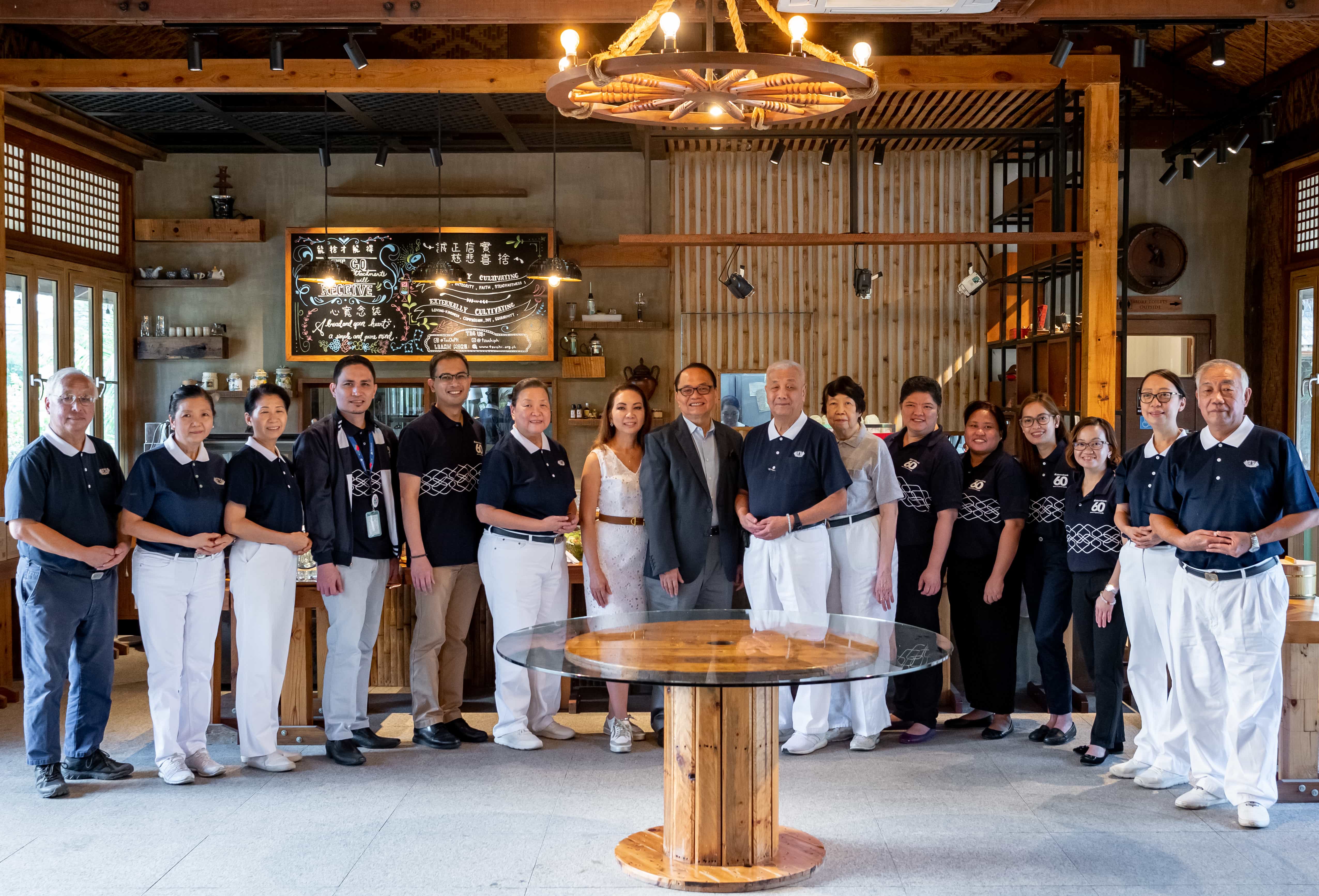 Group picture of MBFI guests and Tzu Chi volunteers. 【Photo by Daniel Lazar】