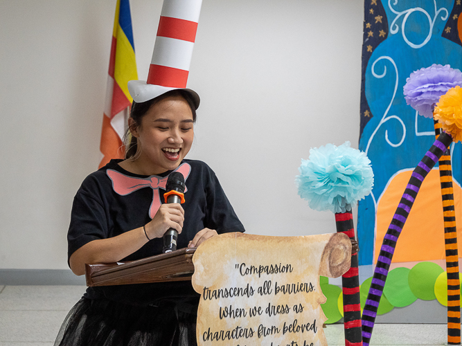 Teacher Chyn hosts the Trick-or-Treat program. 【Photo by Marella Saldonido】