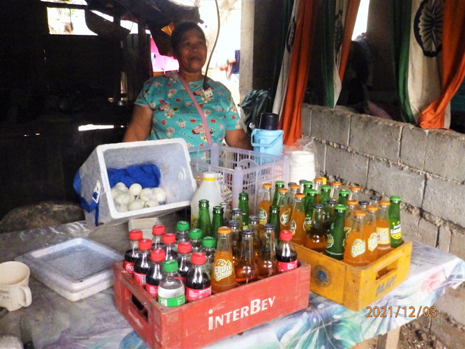 When she isn't scavenging, Doris Moaña runs a small store. With all the rice given to her by Tzu Chi, she used her money intended for rice to fill up her store with soda, duck egg, and porridge.