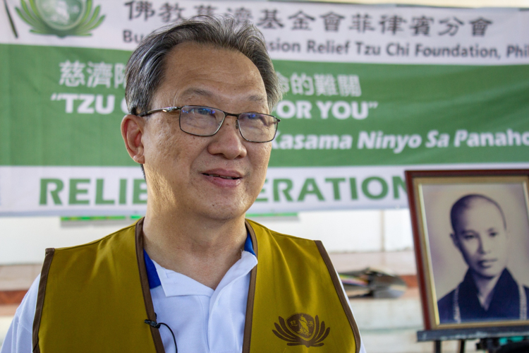 “When Tzu Chi conducts missions, it’s truly distinct from what I observe elsewhere,” says Mr. Paulino Ang, volunteer from Cauayan, Isabela. “Everything is organized and systematic. That’s what inspired me to volunteer for an organization like Tzu Chi.” 【Photo by Marella Saldonido】