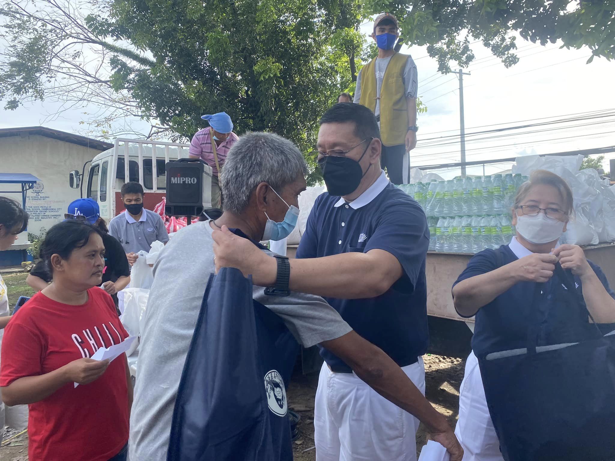 Tzu Chi Zamboanga volunteers provide immediate relief to families affected by Typhoon Paeng from October 29 to October 31 in several evacuation centers in Zamboanga City.