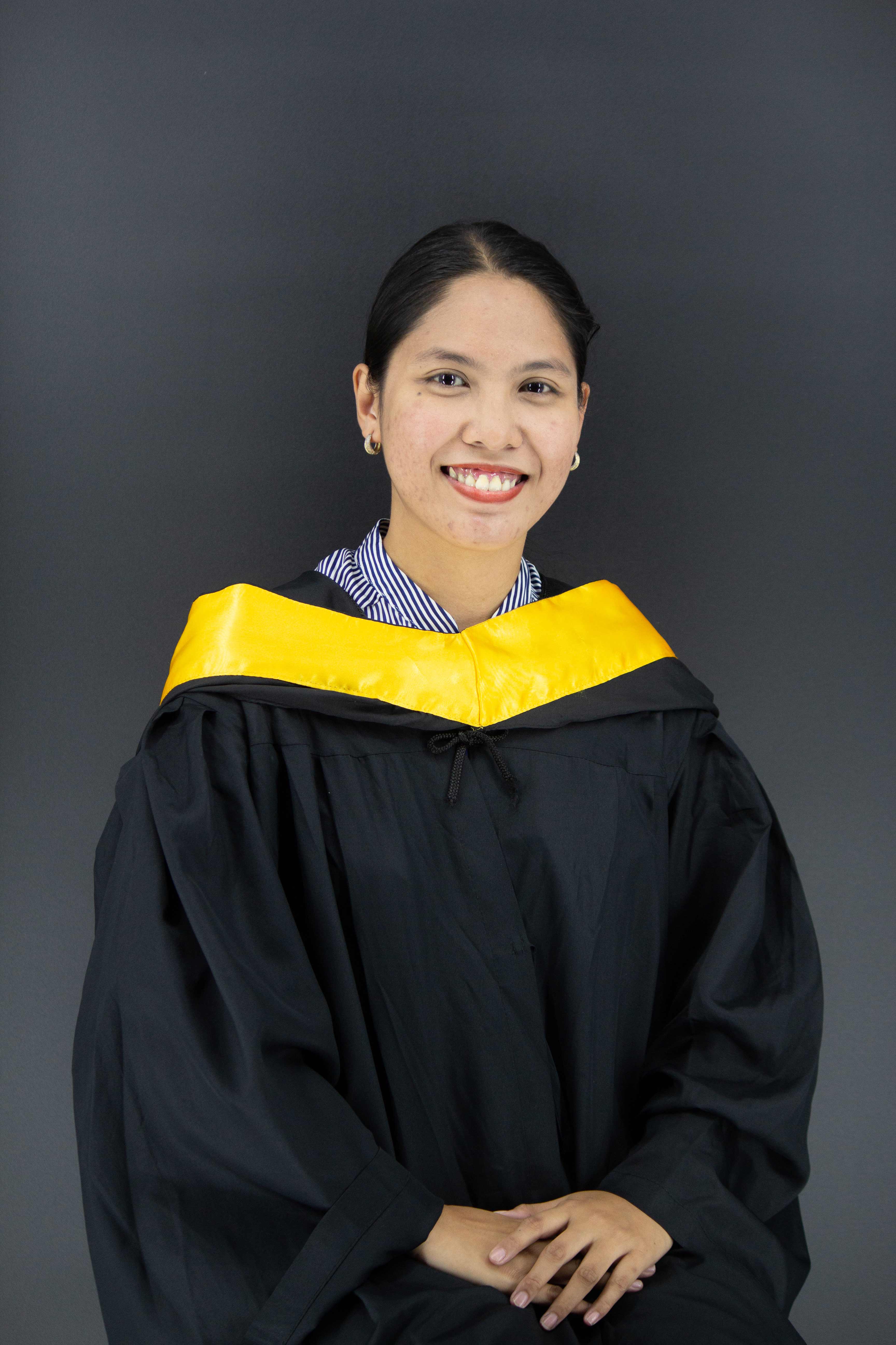 “You have helped us a lot, not only financially but also personally, spiritually, and emotionally,” PUP graduate Rhea Mae Baay says to Tzu Chi. “You have made such a big impact on my family, as well as on my life and my whole being.” 【Photo by Jeaneal Dando】