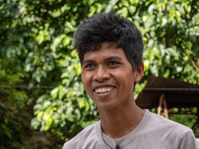 “Thank you so much for giving us rice and banana seedlings. Thank you all for helping us,” says farmer Robert Daoban to Tzu Chi. 【Photo by Matt Serrano】