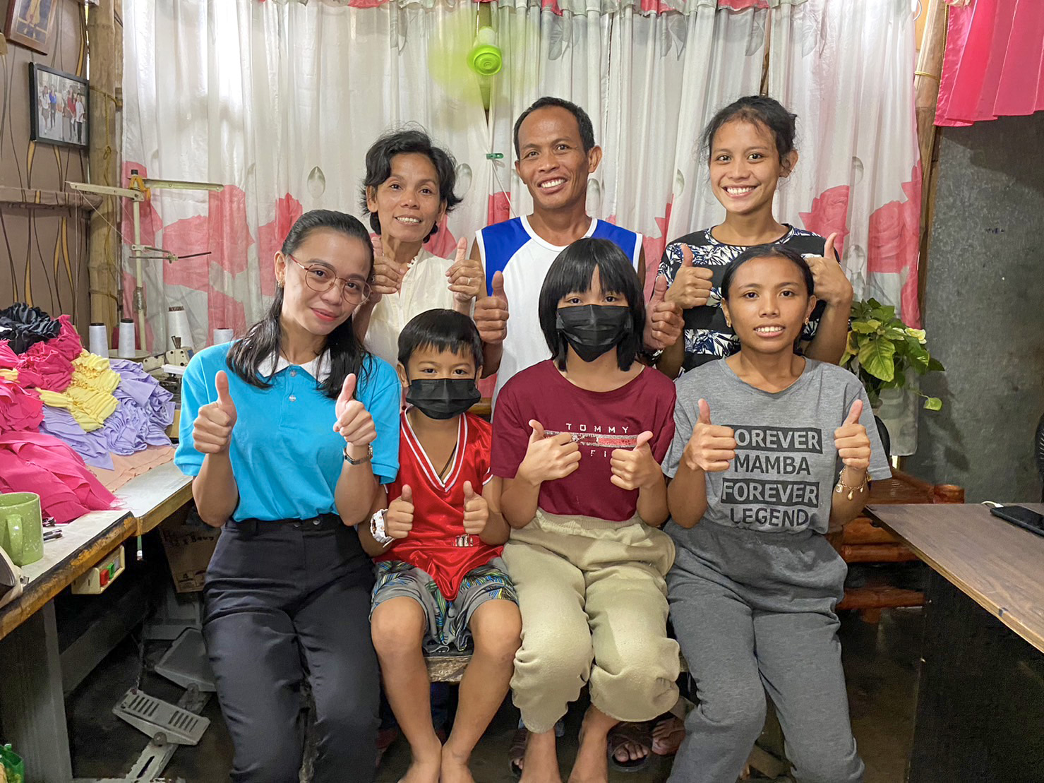 A group photo of Nelson Rosales Jr.’s family at their residence in Binangonan, Rizal. 【Photo by Matt Serrano】