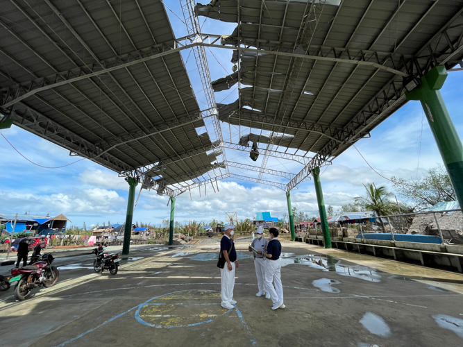 Odette's fierce winds blew off parts of the roofing of this multipurpose court in Sto. Nino, Inabanga【Photo by Marella Saldonido】