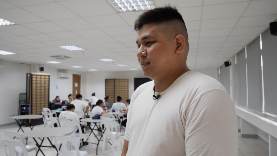 Because Kevin Malla didn't finish college (financial support was transferred to a younger sibling), he feels that Tzu Chi's caregiver course is something he can call his own. “That’s why graduating from this course is important to me. I have to take this seriously, not just for me but for my son,” says the solo parent to 4-year-old Malvin Theo.【Photo by Jeaneal Dando】