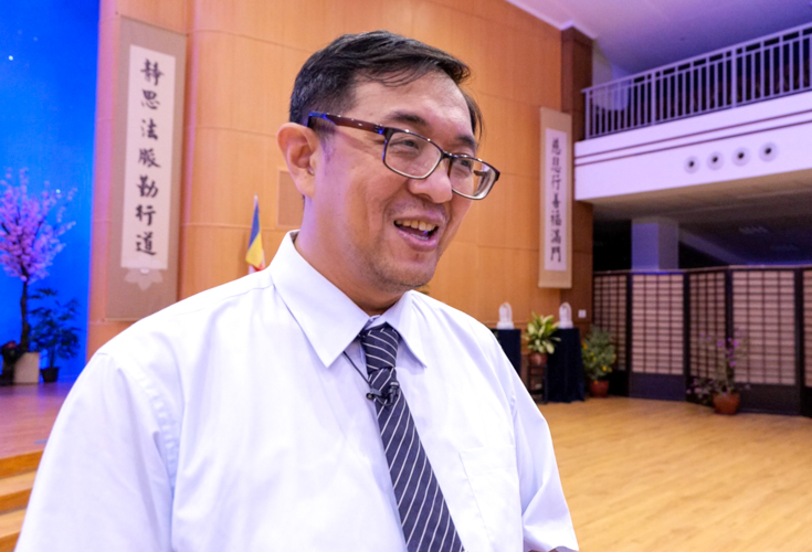 “This Immeasurable Meanings Sutra serves as a guide to everything that Tzu Chi does,” says event coordinator and Tzu Chi volunteer Dewey Ong. “When people learn about how Tzu Chi helped victims of fires and storms, they know that the next time a disaster strikes, they have the opportunity to help.”   【Photo by Jeaneal Dando】